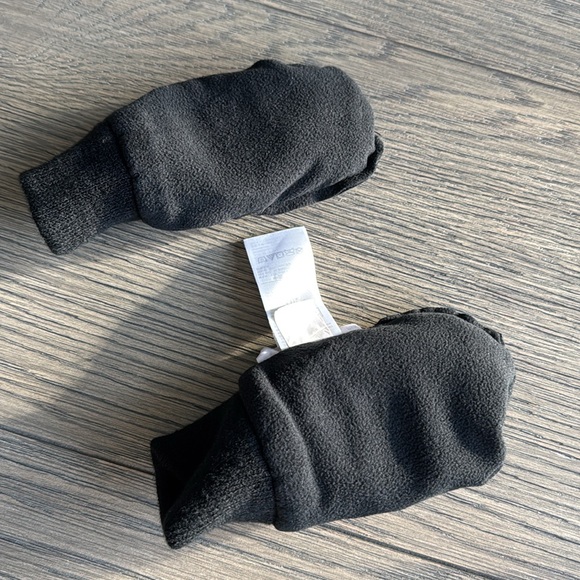 NWOT ❗️🖤❗️ Disney x GAP Mittens - Picture 5 of 5